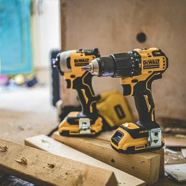 Dewalt 18V Drill & Impact Driver Set with 2x2Ah Batteries and Case DCK2062D2T