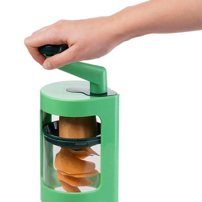 Vegetable cutter for spiral cutting